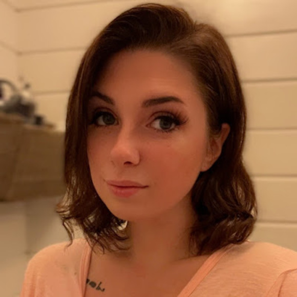 Meet your Posher, Kayla - Picture 1 of 1